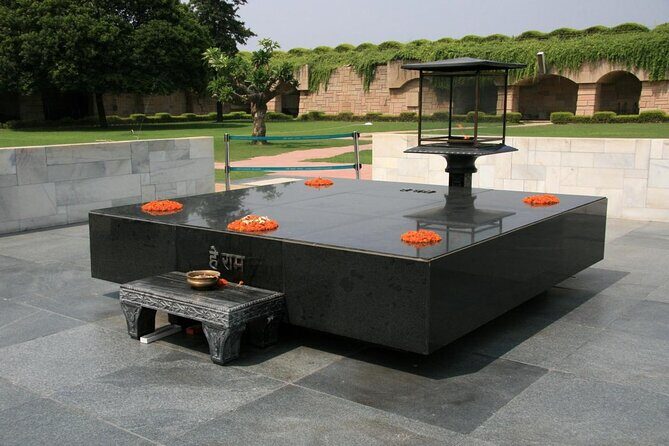 Private Old and New Delhi Tour in 8 Hours With Entrances and Lunch - Key Points