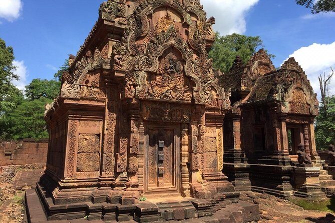 Private One Day to Banteay Srei, Rolous Group and Kompong Phluk - FAQs