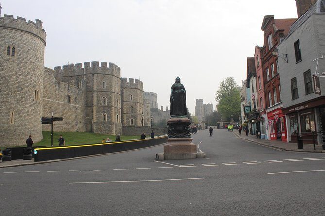 Private One Way or Round Trip Transfer : London to Windsor Castle or LEGOLAND - Who Would Love This Service?