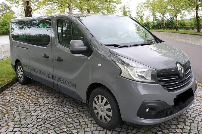 Private One-Way Sightseeing Transfer from Prague to Vienna via Cesky Krumlov - Key Points