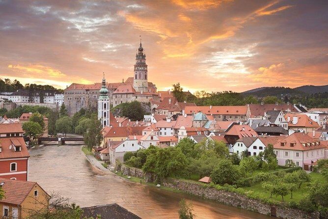 Private One-Way Sightseeing Trip From Vilshofen to Prague Via Cesky Krumlov - A Thorough Look at the Itinerary and Experience