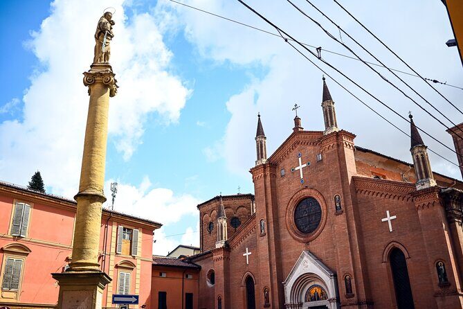 Private or semi-private tour of the historic center of Bologna - Dive Into Bologna’s Political & Architectural History