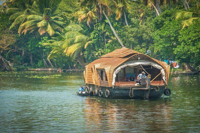 Private Overnight Alleppey Houseboat Cruise from Kochi - Discover the Serenity of Kerala’s Backwaters with a Private Overnight Houseboat from Kochi