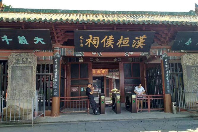 Private Overnight Tour to Langzhong Old Town from Chengdu - Who Is This Tour Best For?