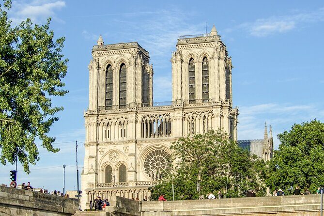 Private Paris City Tour and shopping in La Vallée Village - FAQ