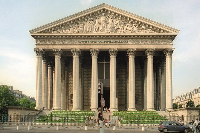 Private Paris city tour with Minivan - Key Photo Stops: Eiffel Tower and Notre-Dame