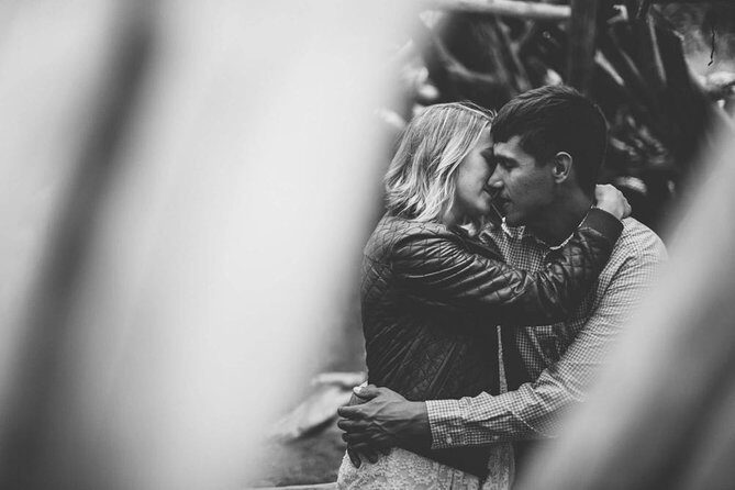 Private Photo Session with a Local Photographer in Seattle - A Closer Look at the Booking and Logistics
