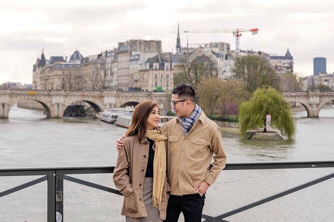 Private Photoshoot at the Louvre area in Paris - Accessibility & Convenience