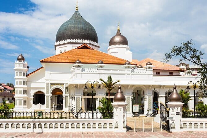 Private Pulau Penang Tour Trails to Racial Harmony - What the Tour Means for You