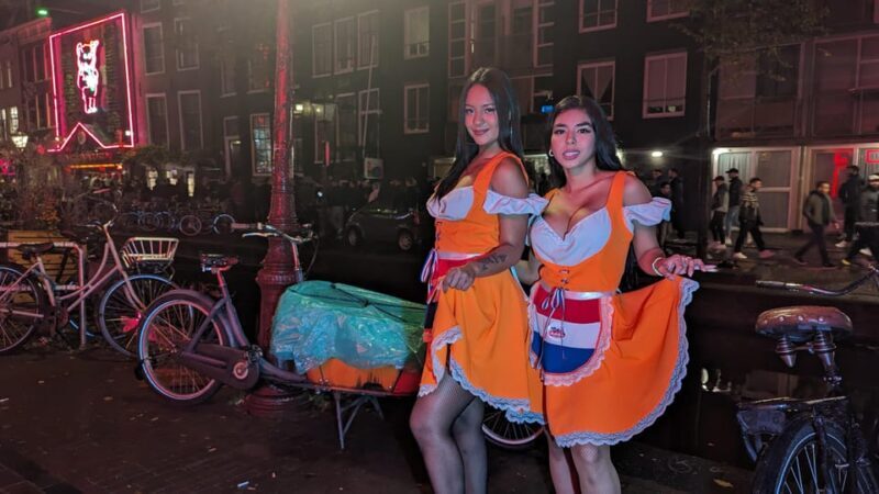 Private Red Light Tour City Center with Beer Maid Guide - Who Will Love This Tour?