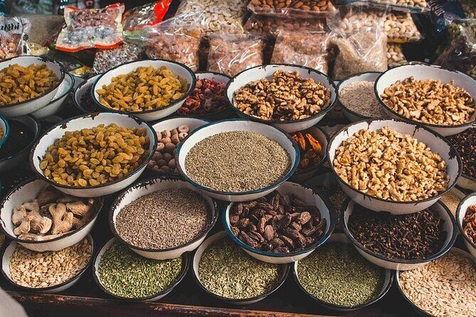 Private Rickshaw Tour of Old Delhi Heritage with Food Tasting - Dariba Kalan: Jewelry and Perfume