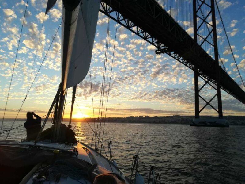 Private Romantic cruise with sparkling wine- 2-Hour- Lisbon - FAQ