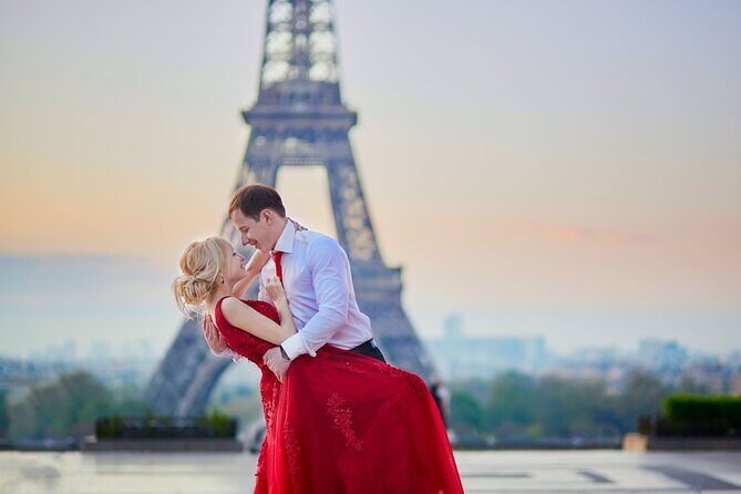 Private Romantic Photoshoot in Paris with Bouquet of Flowers - How the Experience Unfolds