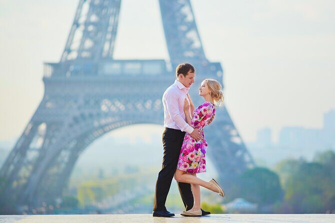 Private Romantic Photoshoot in Paris with Bouquet of Flowers - Authentic Feedback from Past Clients