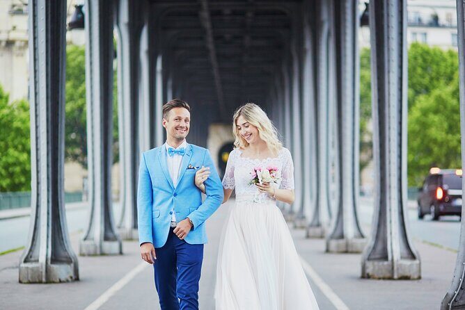 Private Romantic Photoshoot in Paris with Bouquet of Flowers - Frequently Asked Questions