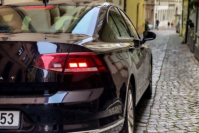 Private ROUND-TRIP (FROM and TO the AIRPORT) by LIMOUSINE 3+1pax - The Experience You Can Expect