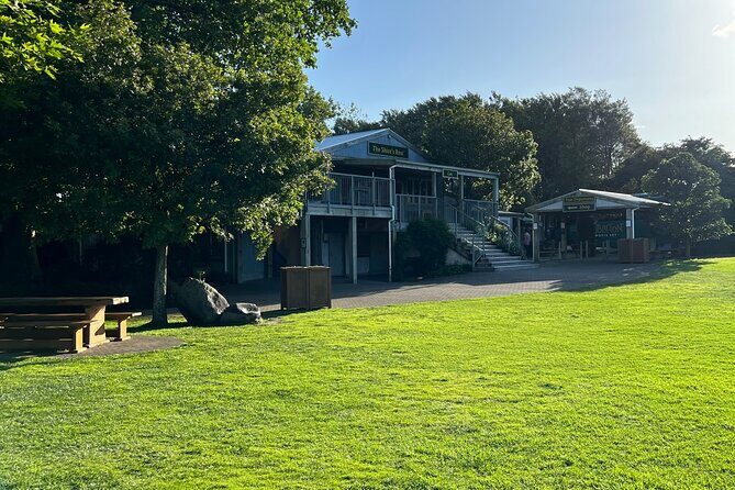 Private Round Trip Transport To Hobbiton From Auckland - Who Should Consider This Service?