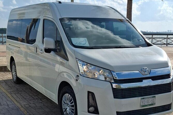 Private Roundtrip Transfer from Cancun Airport up PlayadelCarmen - The Pickup Experience