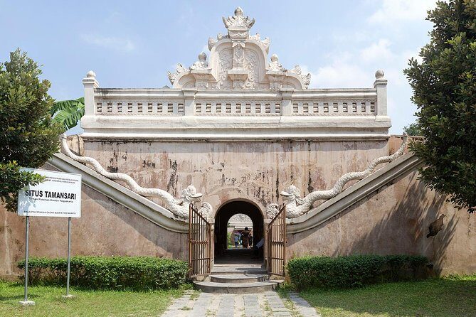 Private Royal Heritage Tour: Yogyakarta Palace, Watercastle, Sonobudoyo Museum - Transport and Logistics