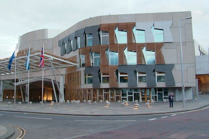 Private Royal Mile walking tour - Discover the history of our most famous street - The Stops and Stories