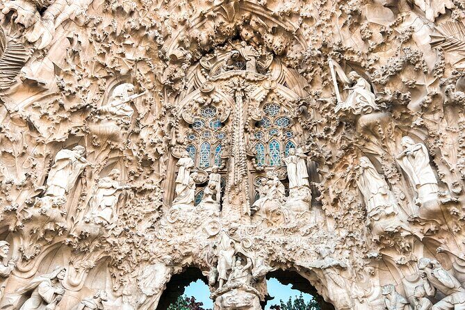 Private Sagrada Familia and Park Guell tour with Pickup - Considerations Before Booking
