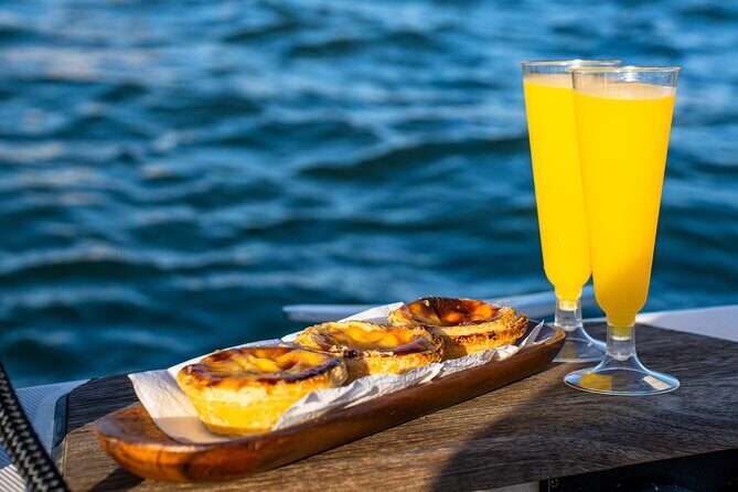 Private sailboat tour in Lisbon - Key Points