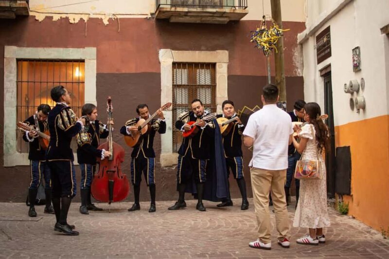 Private serenade in Guanajuato with the musical group "La Estudiantina" - The Included Ceramic Gift