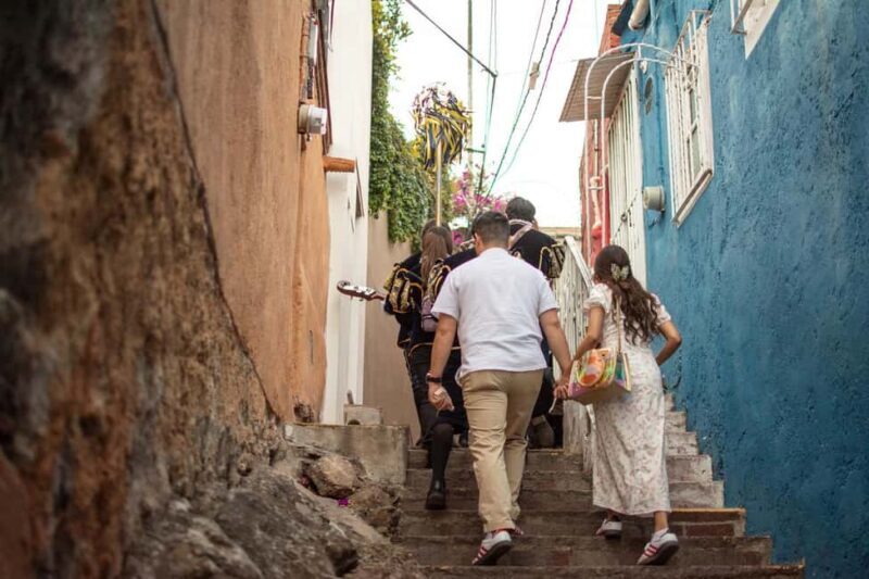 Private serenade in Guanajuato with the musical group "La Estudiantina" - The Value of This Experience