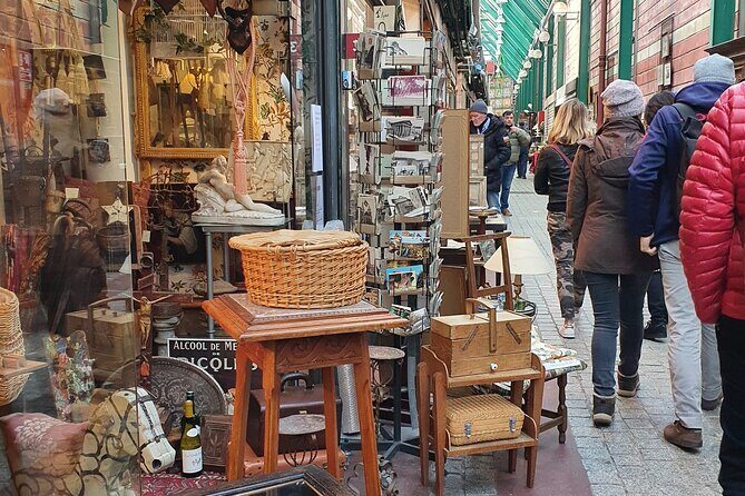 Private shopping tour at the Paris Antique Flea Market - An In-Depth Look at the Private Flea Market Shopping Tour