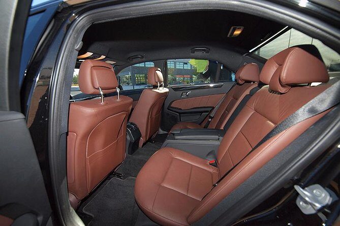 Private Shuttle Service Madrid Barajas-Adolfo Suárez Airport - The Vehicle and Experience