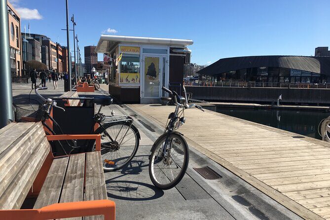 Private sightseeing in a Volvo XC 90 All inclusive museum/guiding - FAQs