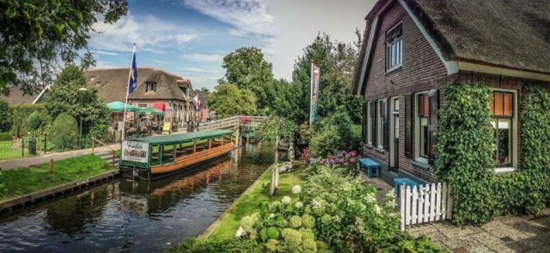 Private sightseeing tour to the Windmills & Giethoorn - Traveling to Giethoorn: The Little Venice