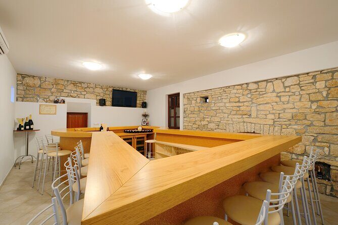 Private Sparkling Wine Tasting in Istria - Food Pairings and Additional Benefits