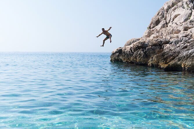 Private Speed Boat Tour to Blue Cave & Pakleni islands - The Sum Up