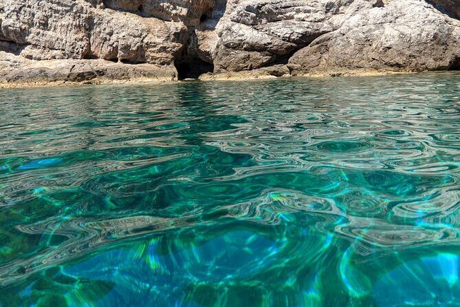 Private Speedboat Tour- Blue cave, sandy beaches and snorkelling - Optional Stops: Lokrum Island and Mljet National Park