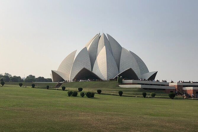 Private Spiritual Tour: Akshardham Temple, Lotus Temple & ISKCON in South Delhi - Exploring the ISKCON Temple: A Colorful, High-Tech Experience