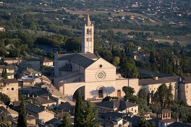 Private St. Francis Basilica of Assisi and City Walking Tour - The Heart of Assisi: A Deep Dive into the Tour Itinerary
