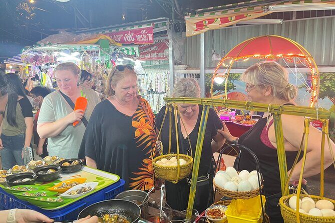 Private Street Food Discovery by Cyclo at Night in Ho Chi Minh - Who Is This Tour Best For?