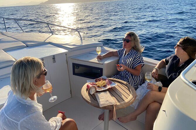 Private Sunset Cruise in San Jose del Cabo Appetizers,open bar - Who Should Consider This Tour?