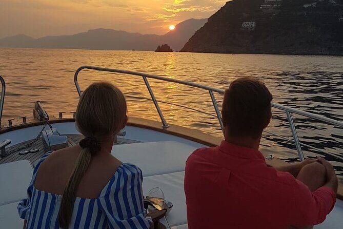 Private Sunset Cruise with Prosecco Onboard - An In-depth Look at the Private Sunset Cruise Experience
