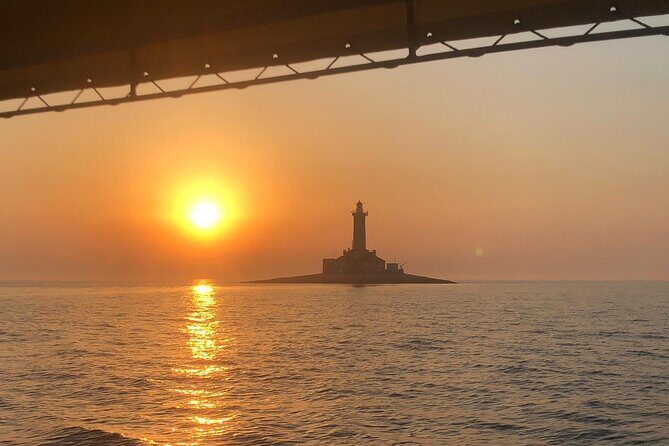 Private Sunset Dolphin Excursion with Dinner and Animation - Who Should Consider This Tour?