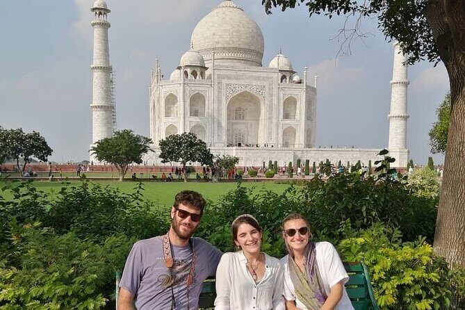 Private Taj Mahal Tour from Delhi by Car -All Inclusive - Agra Fort: A Majestic Mughal Stronghold