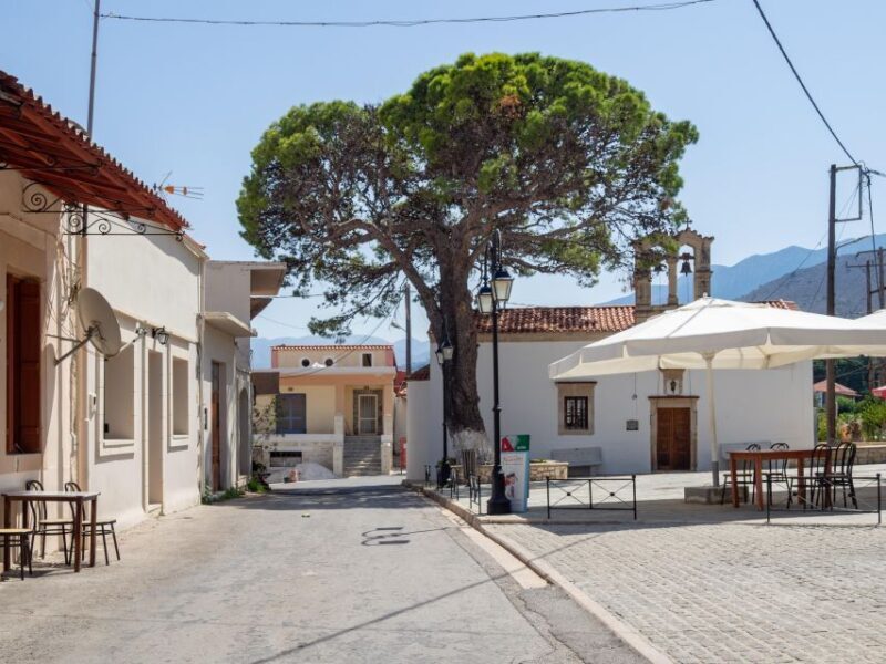 Private tasting of 6 cretan wines in Fres village - A Closer Look at the Experience