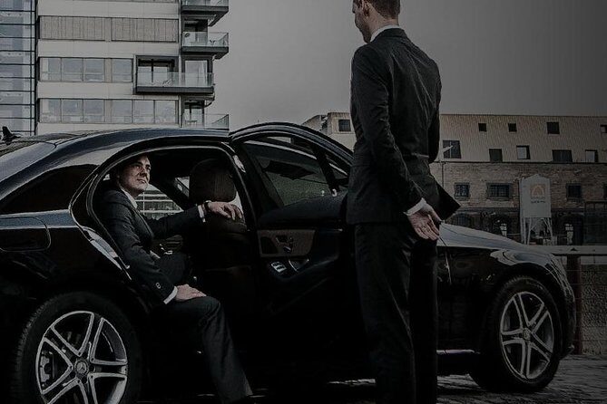 Private Taxi Service between Amsterdam and Schiphol Airport - Key Points