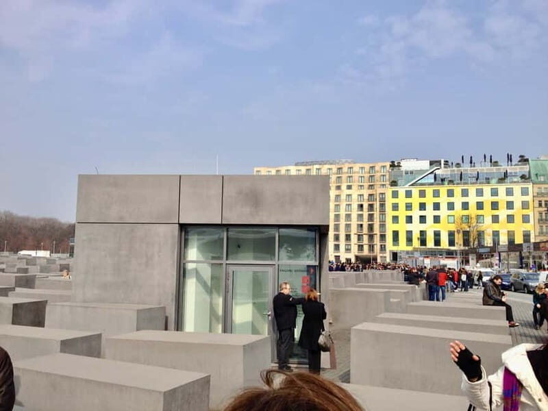 Private Taxi Tour through Berlin East and West and Kiez 4-6h - FAQ