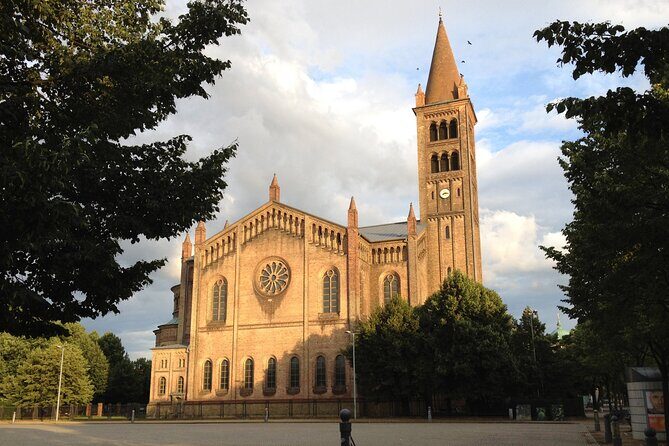 Private taxi tour to Potsdam and Sanssouci 6-8h - Who Should Consider This Tour?