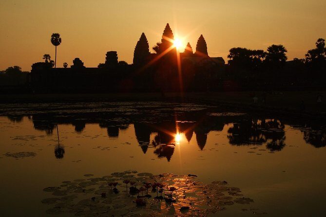 Private Temples Guided Tour (Angkor Wat, Ta Prom & Angkor Thom) - Who Should Book This Tour?