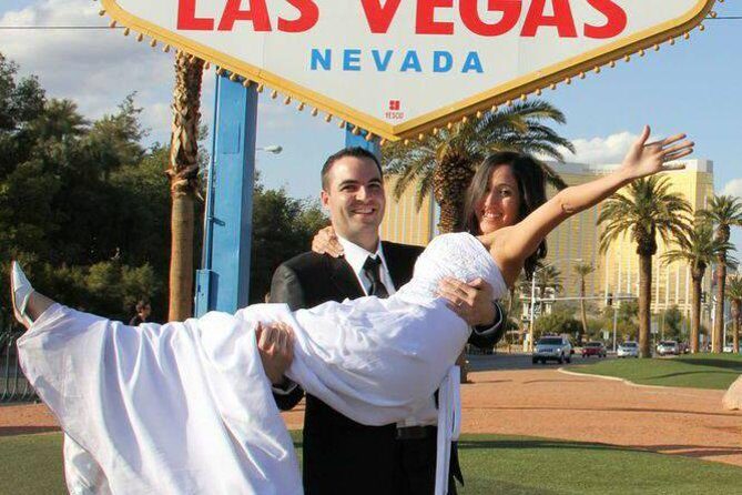 Private Tour by Limousine of Las Vegas' Chapel Row - Key Points