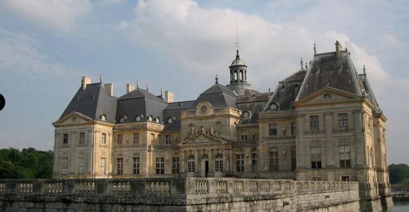 Private tour: Chateaux de Vaux le Vicomte & Fontainebleau - An Introduction to the Castles