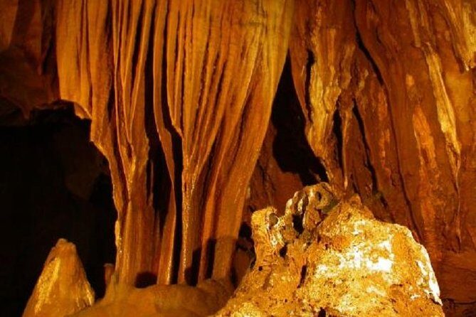 Private tour Chiang Dao cave ,Temples,Sticky waterfall - An In-Depth Look at the Tour